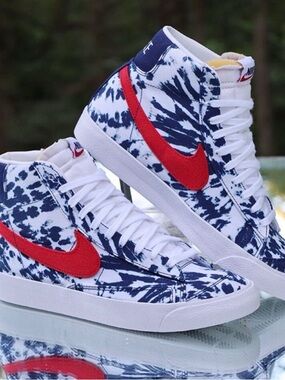 Nike Men’s 12-  Blazer Mid 77
Vintage Tie Dye